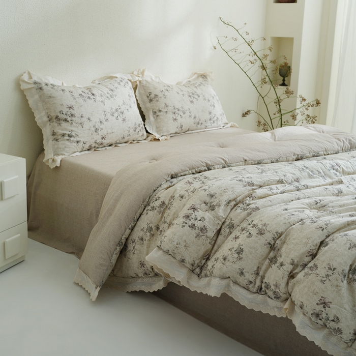 91家纺网 家纺一手货源 找家纺 桂雅居 2025新款舒适麻棉麻数码印花蕾丝花边懒人被被子被芯 映雪咖