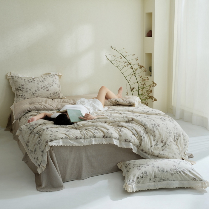 91家纺网 家纺一手货源 找家纺 桂雅居 2025新款舒适麻棉麻数码印花蕾丝花边懒人被被子被芯 映雪咖