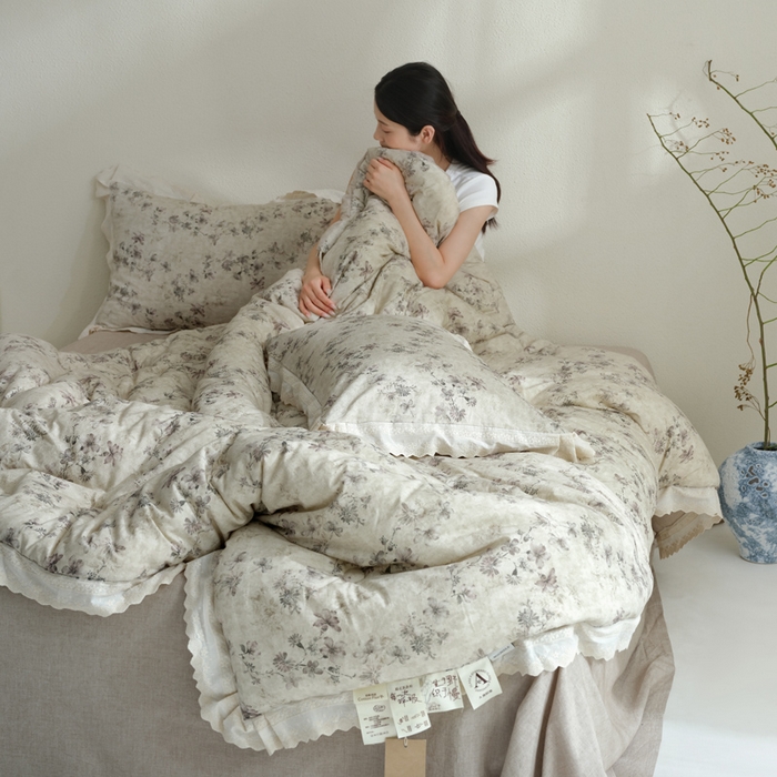 91家纺网 家纺一手货源 找家纺 桂雅居 2025新款舒适麻棉麻数码印花蕾丝花边懒人被被子被芯 映雪咖