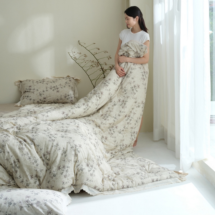 91家纺网 家纺一手货源 找家纺 桂雅居 2025新款舒适麻棉麻数码印花蕾丝花边懒人被被子被芯 映雪咖