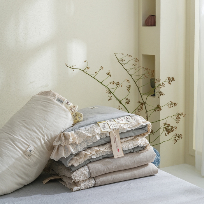 91家纺网 家纺一手货源 找家纺 桂雅居 2025新款舒适麻棉麻数码印花蕾丝花边懒人被被子被芯 组合