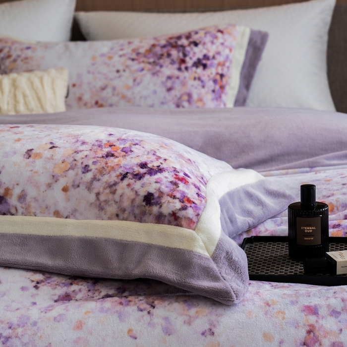 91家纺网 家纺一手货源 找家纺 瑞雪家居 2025新款全消光数码印花牛奶绒系列四件套 花海紫