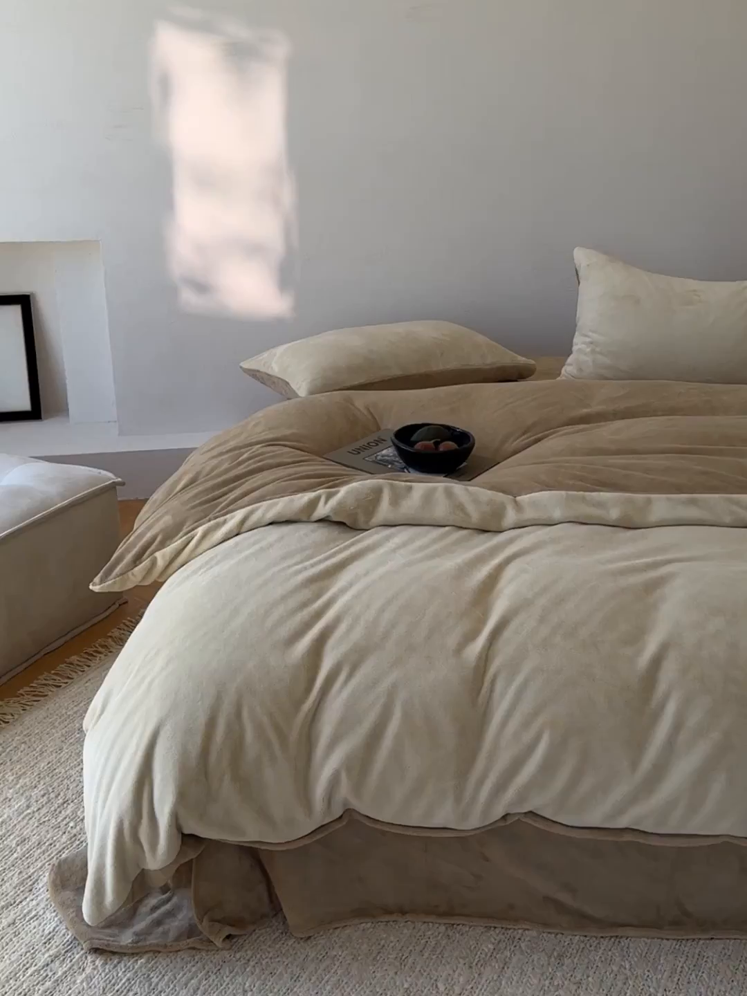 91家纺网 家纺一手货源 找家纺 简纯主义 2025新款撞色牛奶绒那不勒斯系列四件套 茶棕