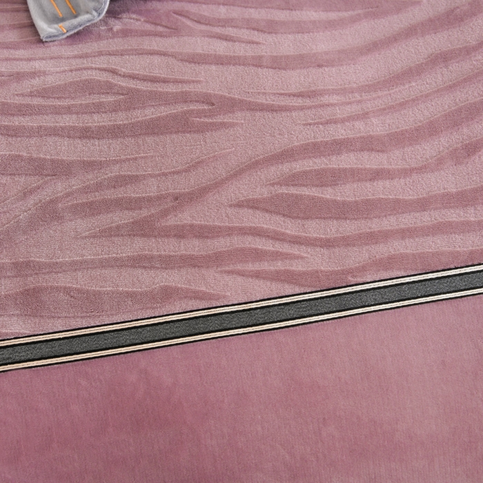 91家纺网 家纺一手货源 找家纺 妮恒美家纺 2025新款刺绣婴儿绒工艺四件套-艾琳系列 艾琳-暖心紫