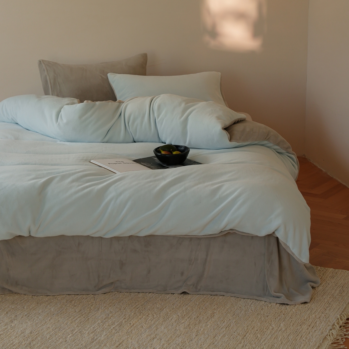 91家纺网 家纺一手货源 找家纺 简纯主义 2025新款撞色牛奶绒那不勒斯系列四件套 柯南灰