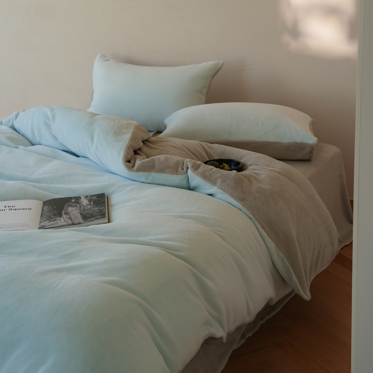 91家纺网 家纺一手货源 找家纺 简纯主义 2025新款撞色牛奶绒那不勒斯系列四件套 柯南灰