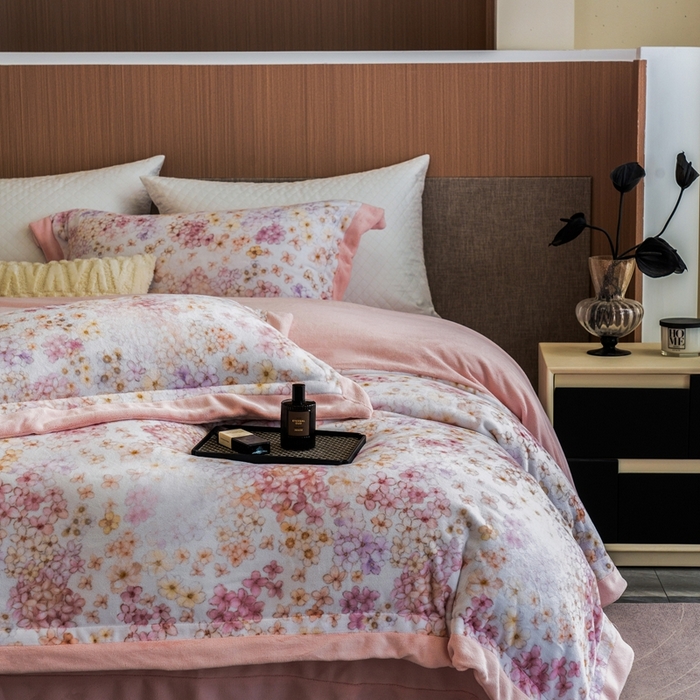 91家纺网 家纺一手货源 找家纺 瑞雪家居 2025新款全消光数码印花牛奶绒系列四件套 花香