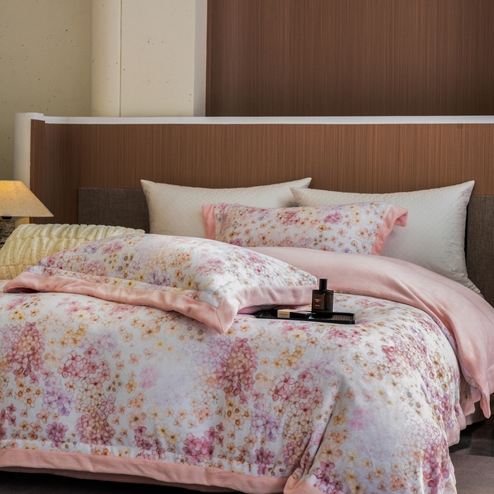 91家纺网 家纺一手货源 找家纺 瑞雪家居 2025新款全消光数码印花牛奶绒系列四件套 花香