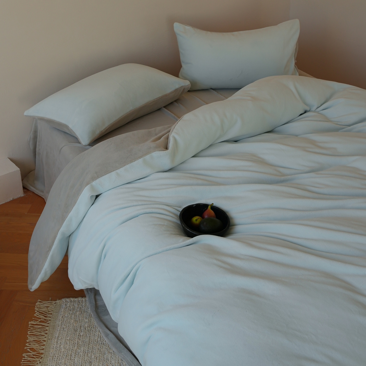 91家纺网 家纺一手货源 找家纺 简纯主义 2025新款撞色牛奶绒那不勒斯系列四件套 柯南灰