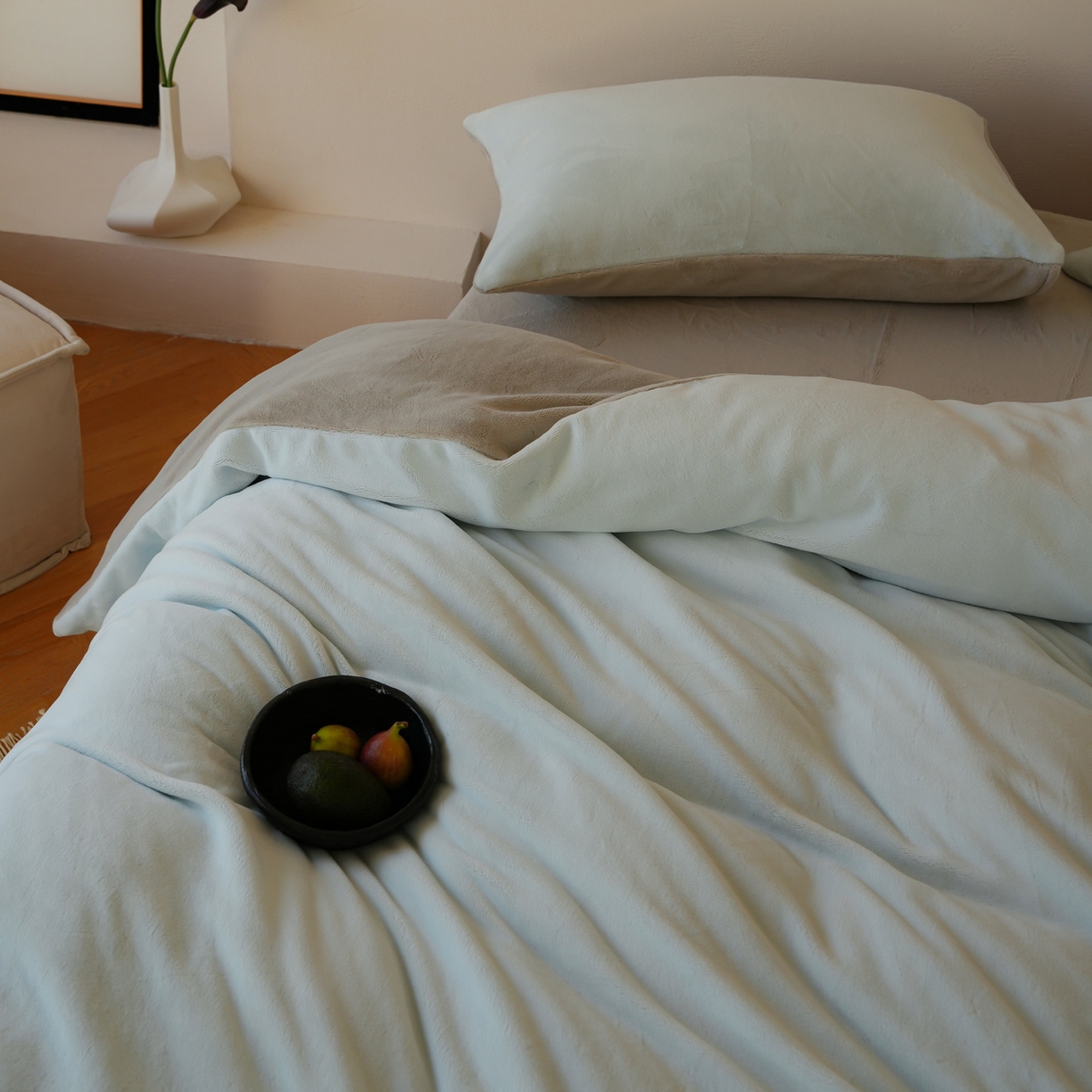 91家纺网 家纺一手货源 找家纺 简纯主义 2025新款撞色牛奶绒那不勒斯系列四件套 柯南灰