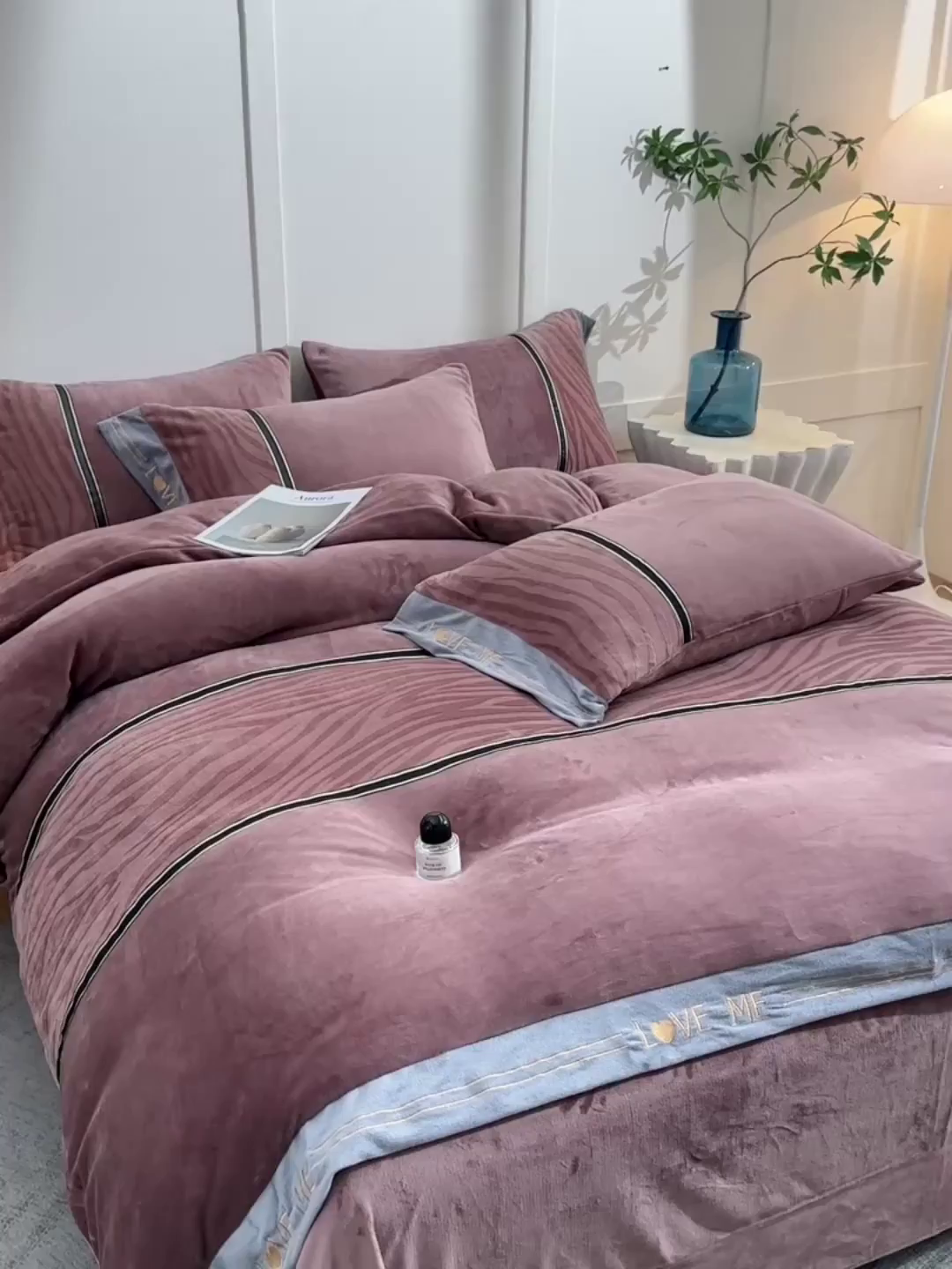 91家纺网 家纺一手货源 找家纺 妮恒美家纺 2025新款刺绣婴儿绒工艺四件套-艾琳系列 艾琳-暖心紫