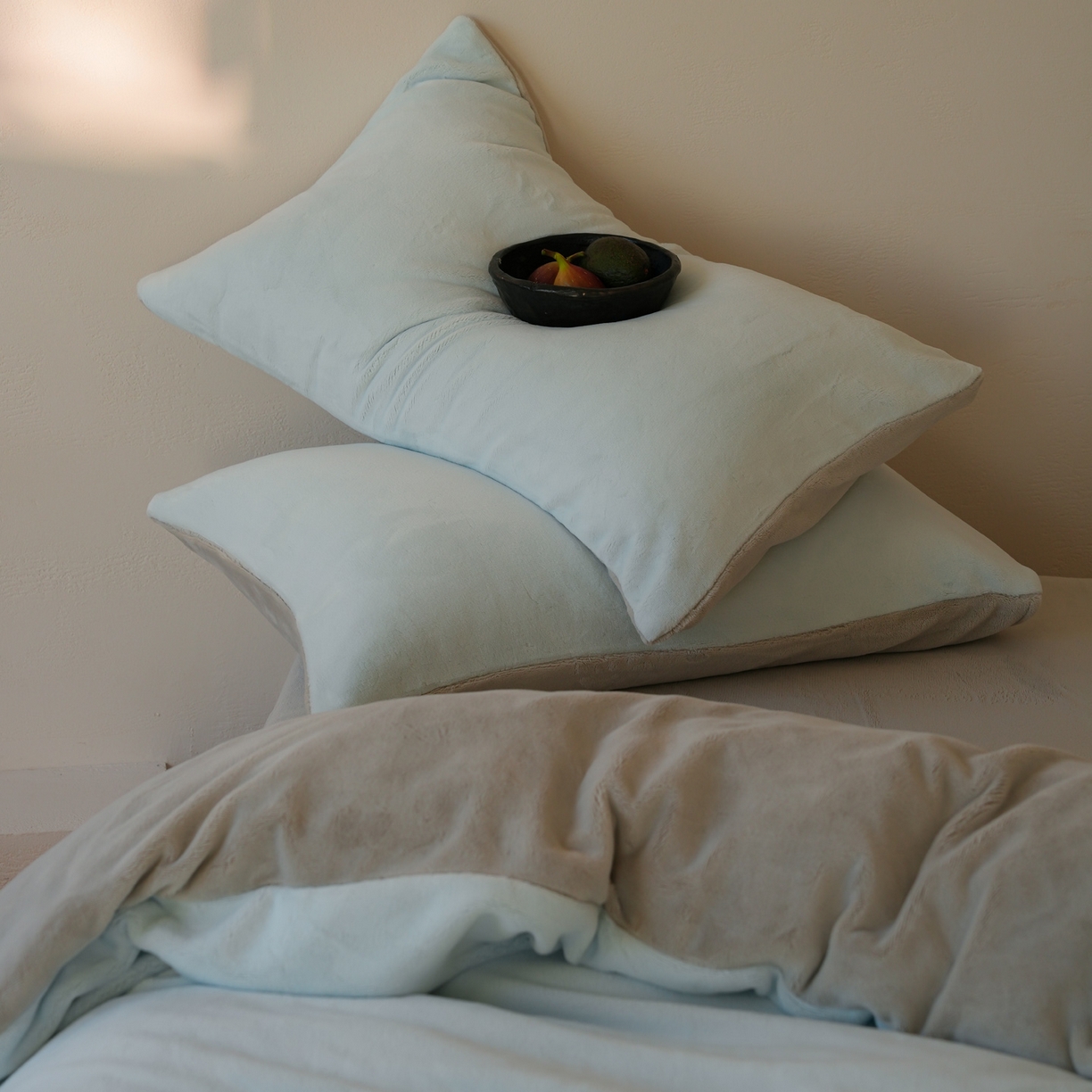 91家纺网 家纺一手货源 找家纺 简纯主义 2025新款撞色牛奶绒那不勒斯系列四件套 柯南灰