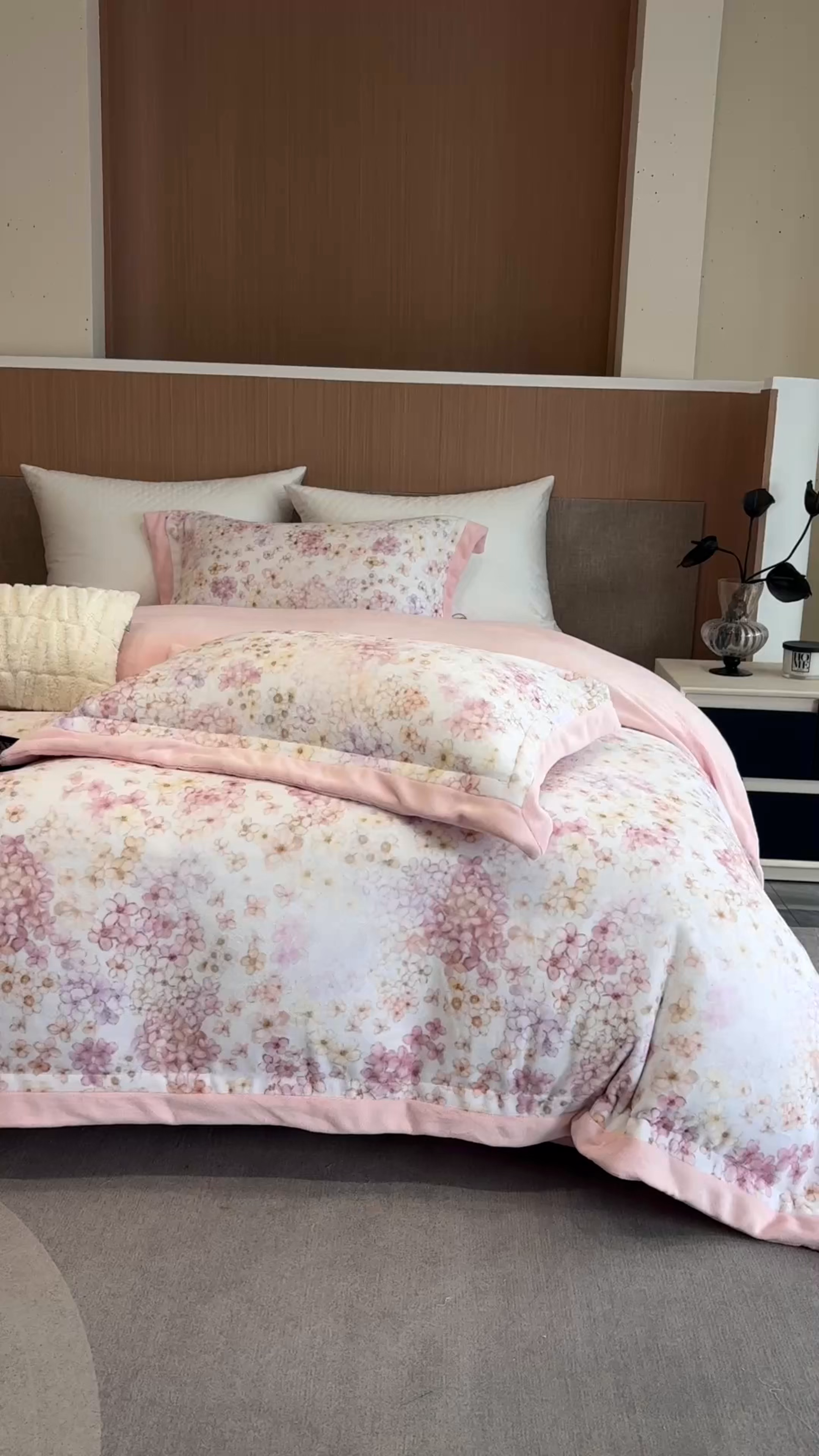 91家纺网 家纺一手货源 找家纺 瑞雪家居 2025新款全消光数码印花牛奶绒系列四件套 花香