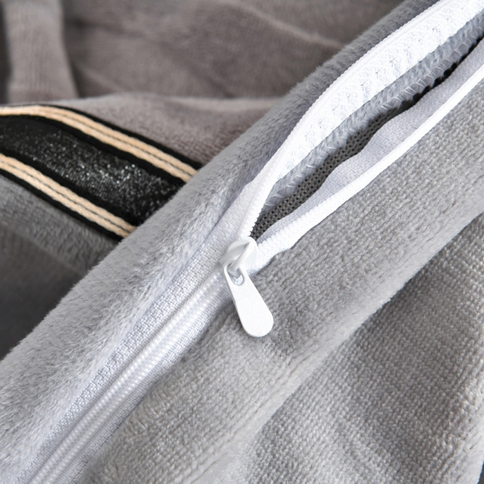 91家纺网 家纺一手货源 找家纺 妮恒美家纺 2025新款刺绣婴儿绒工艺四件套-艾琳系列 艾琳-绅士灰