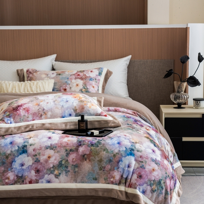 91家纺网 家纺一手货源 找家纺 瑞雪家居 2025新款全消光数码印花牛奶绒系列四件套 花语黄