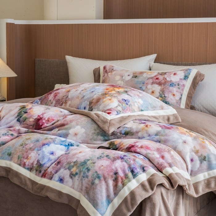 91家纺网 家纺一手货源 找家纺 瑞雪家居 2025新款全消光数码印花牛奶绒系列四件套 花语黄