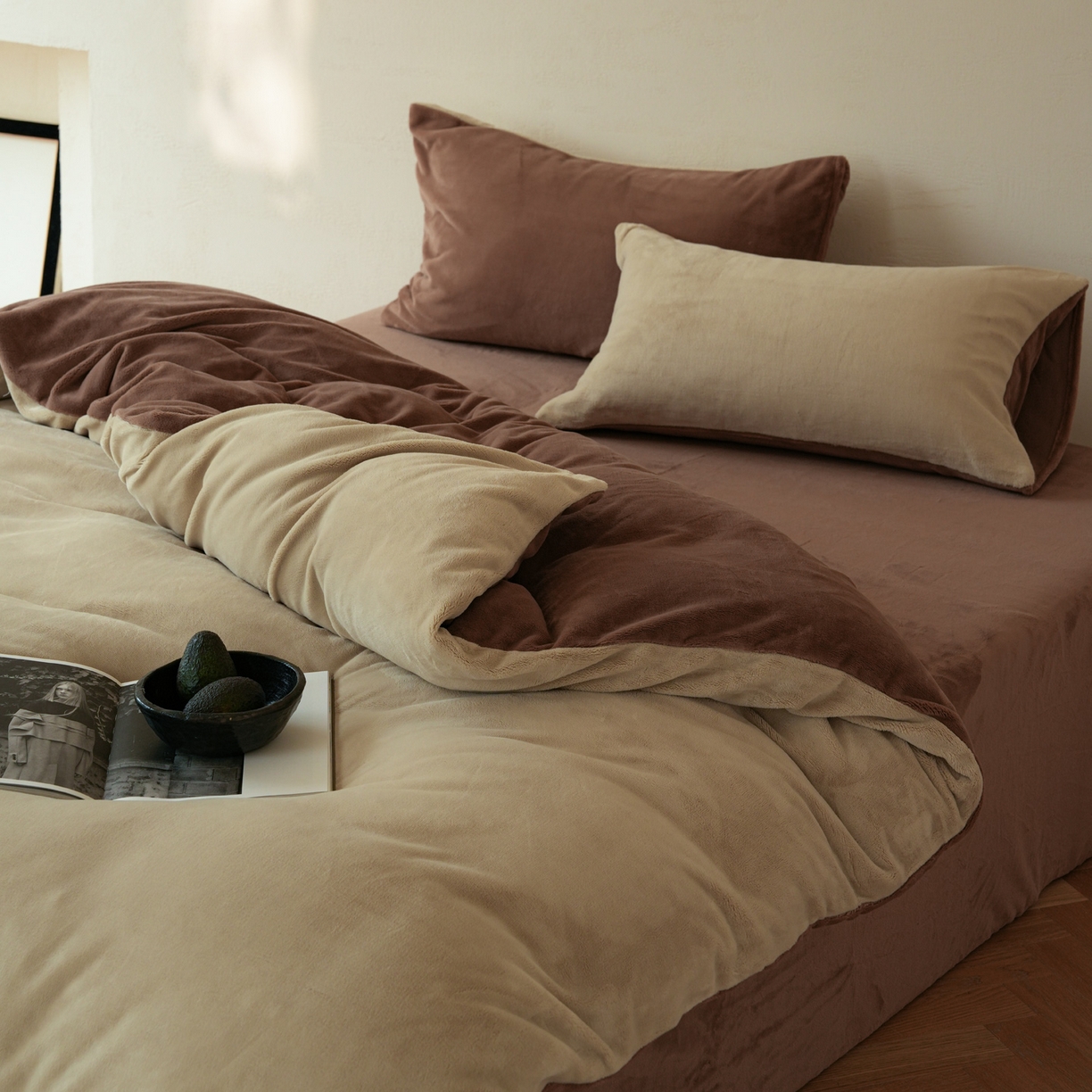 简纯主义 2025新款撞色牛奶绒那不勒斯系列四件套 栗咖