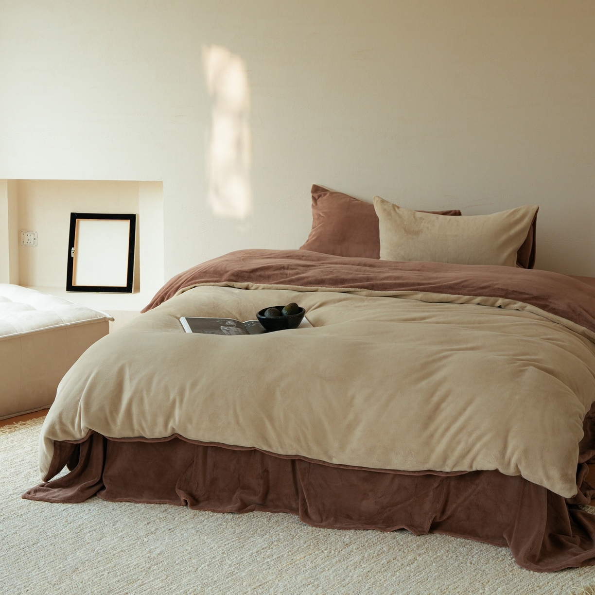 91家纺网 家纺一手货源 找家纺 简纯主义 2025新款撞色牛奶绒那不勒斯系列四件套 栗咖