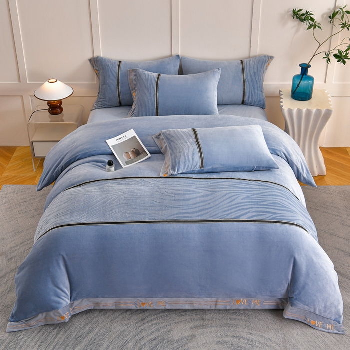 91家纺网 家纺一手货源 找家纺 妮恒美家纺 2025新款刺绣婴儿绒工艺四件套-艾琳系列 艾琳-石英灰