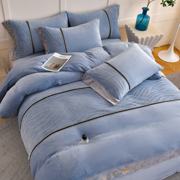 91家纺网 家纺一手货源 找家纺 妮恒美家纺 2025新款刺绣婴儿绒工艺四件套-艾琳系列 艾琳-石英灰