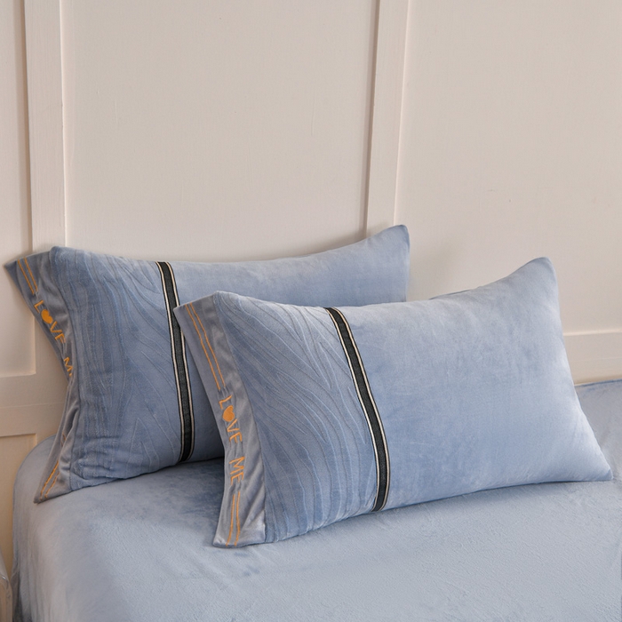 91家纺网 家纺一手货源 找家纺 妮恒美家纺 2025新款刺绣婴儿绒工艺四件套-艾琳系列 艾琳-石英灰