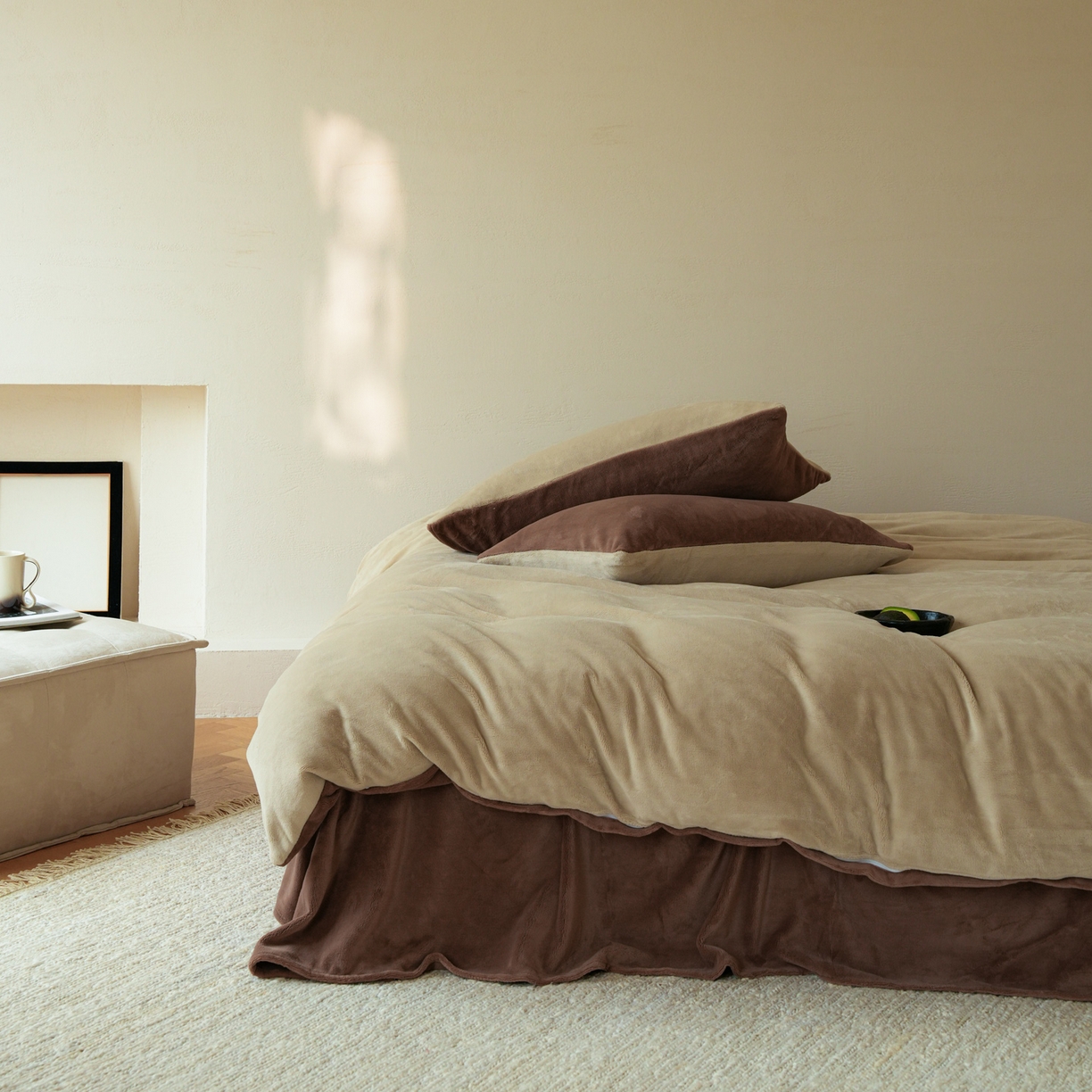 91家纺网 家纺一手货源 找家纺 简纯主义 2025新款撞色牛奶绒那不勒斯系列四件套 栗咖