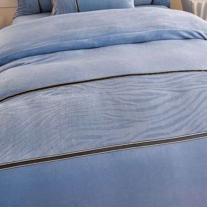 91家纺网 家纺一手货源 找家纺 妮恒美家纺 2025新款刺绣婴儿绒工艺四件套-艾琳系列 艾琳-石英灰