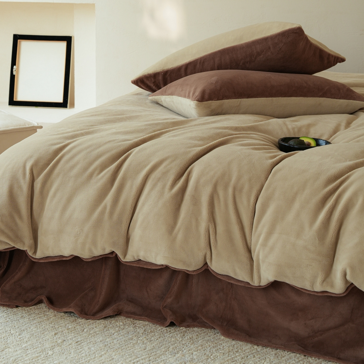 91家纺网 家纺一手货源 找家纺 简纯主义 2025新款撞色牛奶绒那不勒斯系列四件套 栗咖