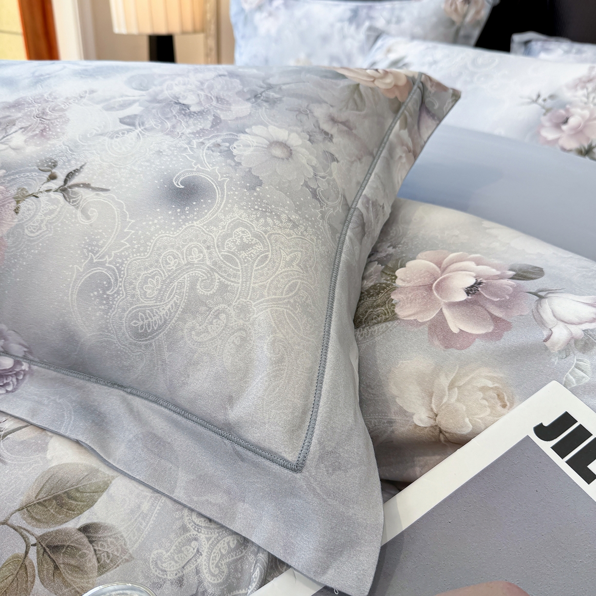 91家纺网 家纺一手货源 找家纺 星座家纺 2025秋冬新款全棉磨毛数码印花四件套 镜中花