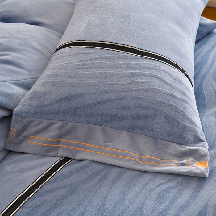 91家纺网 家纺一手货源 找家纺 妮恒美家纺 2025新款刺绣婴儿绒工艺四件套-艾琳系列 艾琳-石英灰