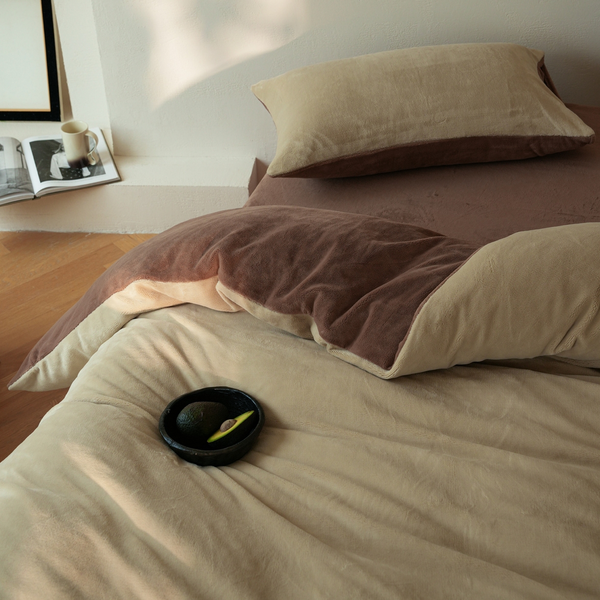 91家纺网 家纺一手货源 找家纺 简纯主义 2025新款撞色牛奶绒那不勒斯系列四件套 栗咖