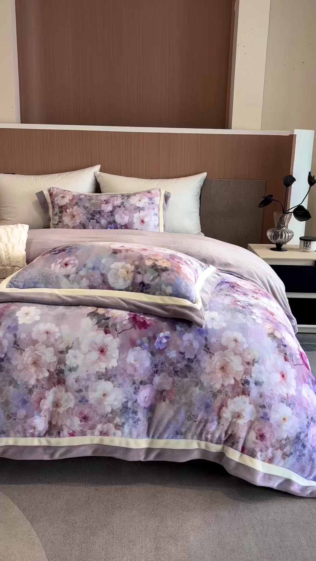 91家纺网 家纺一手货源 找家纺 瑞雪家居 2025新款全消光数码印花牛奶绒系列四件套 花语紫