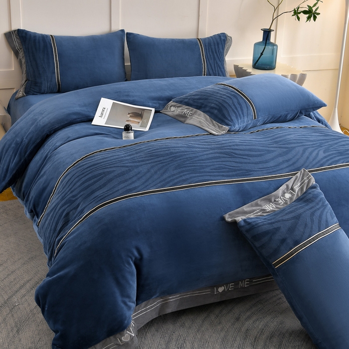 91家纺网 家纺一手货源 找家纺 妮恒美家纺 2025新款刺绣婴儿绒工艺四件套-艾琳系列 艾琳-雾蓝