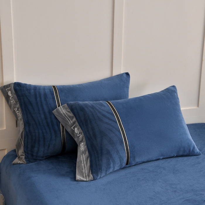 91家纺网 家纺一手货源 找家纺 妮恒美家纺 2025新款刺绣婴儿绒工艺四件套-艾琳系列 艾琳-雾蓝