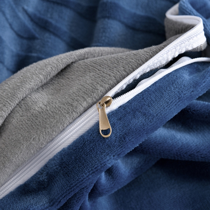 91家纺网 家纺一手货源 找家纺 妮恒美家纺 2025新款刺绣婴儿绒工艺四件套-艾琳系列 艾琳-雾蓝