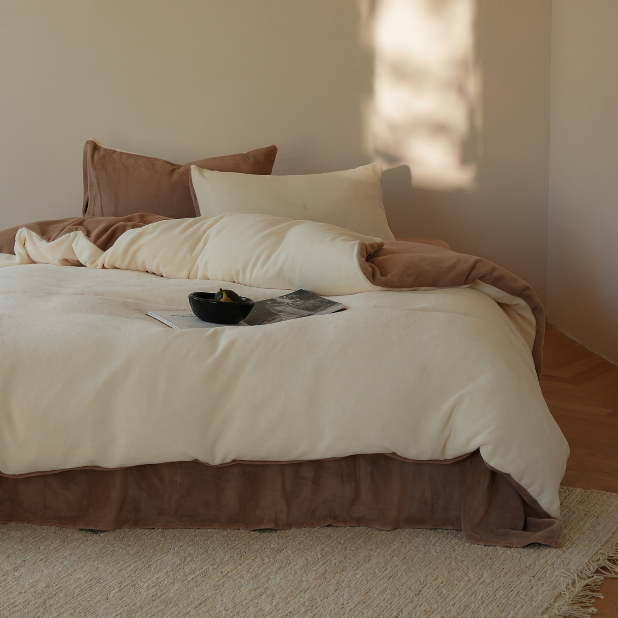 91家纺网 家纺一手货源 找家纺 简纯主义 2025新款撞色牛奶绒那不勒斯系列四件套 梦璃