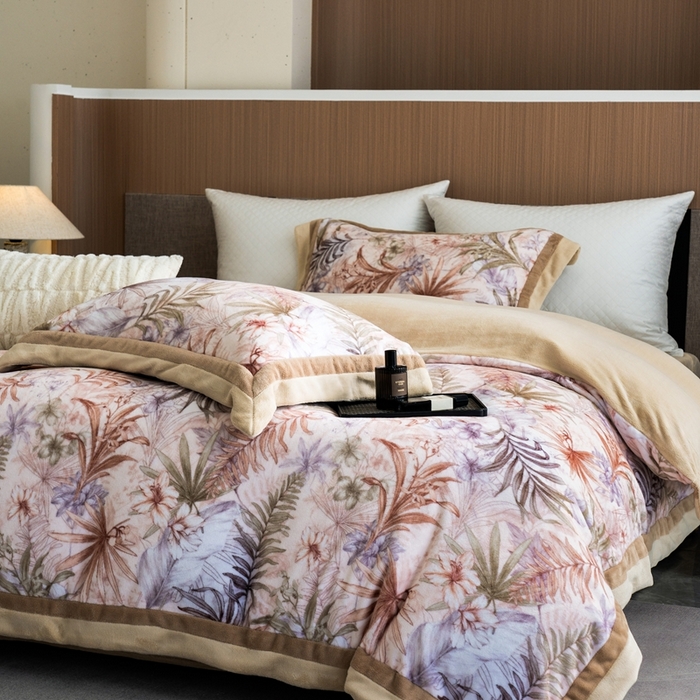 91家纺网 家纺一手货源 找家纺 瑞雪家居 2025新款全消光数码印花牛奶绒系列四件套 叶语黄