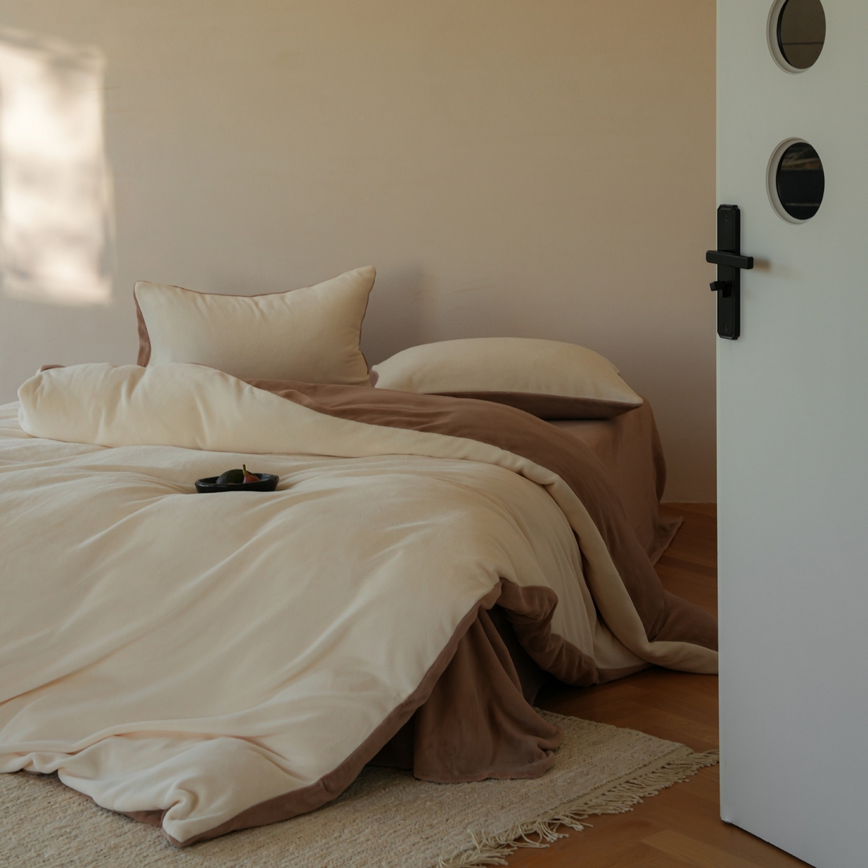 91家纺网 家纺一手货源 找家纺 简纯主义 2025新款撞色牛奶绒那不勒斯系列四件套 梦璃