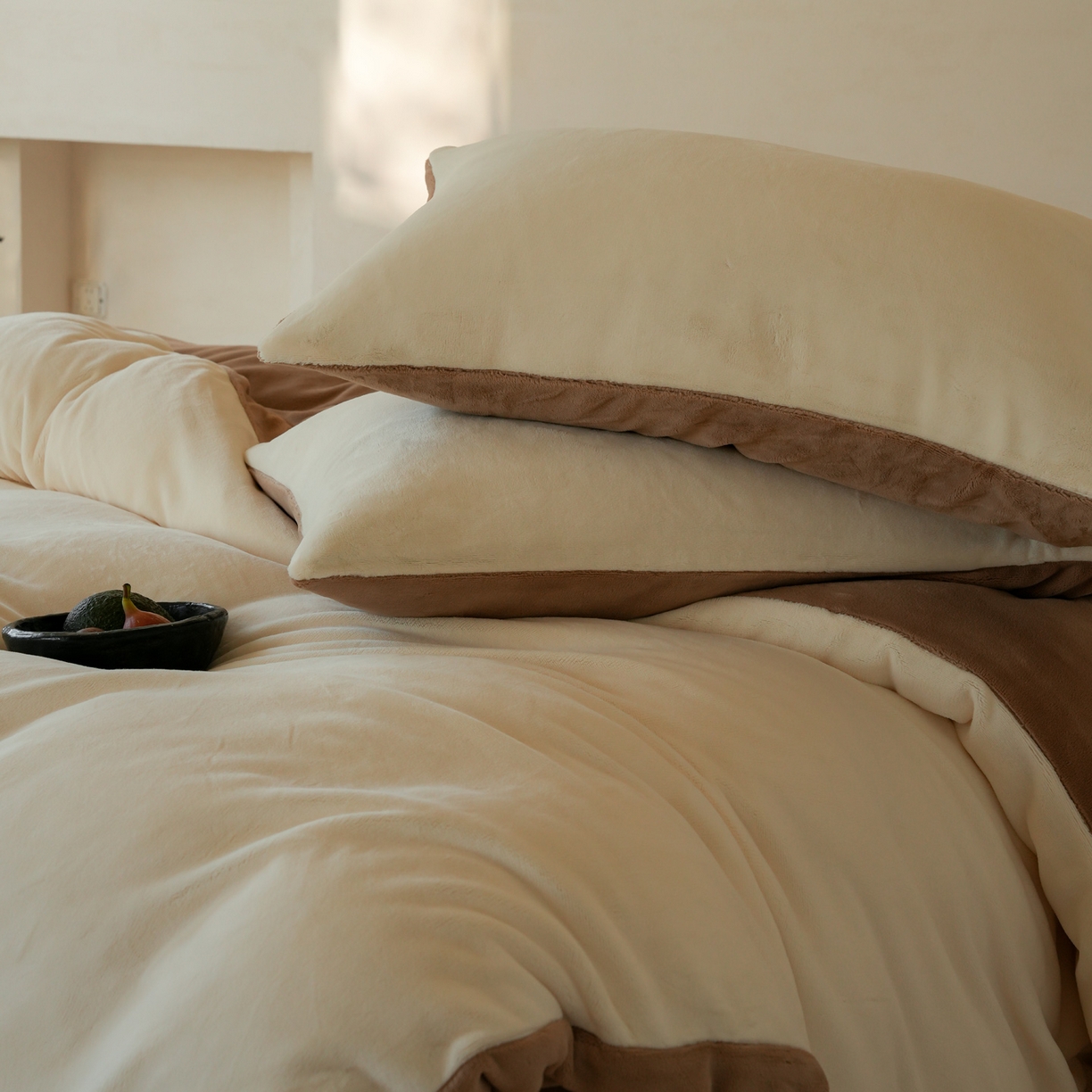 91家纺网 家纺一手货源 找家纺 简纯主义 2025新款撞色牛奶绒那不勒斯系列四件套 梦璃