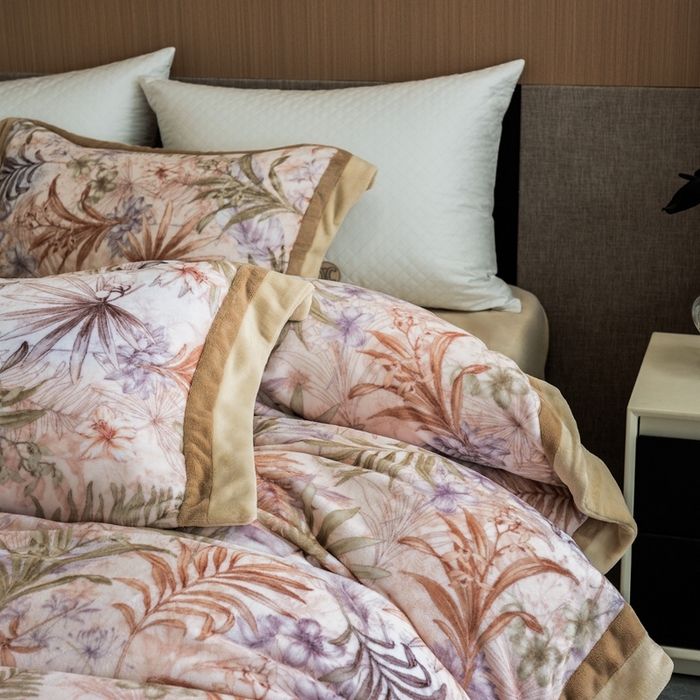 91家纺网 家纺一手货源 找家纺 瑞雪家居 2025新款全消光数码印花牛奶绒系列四件套 叶语黄