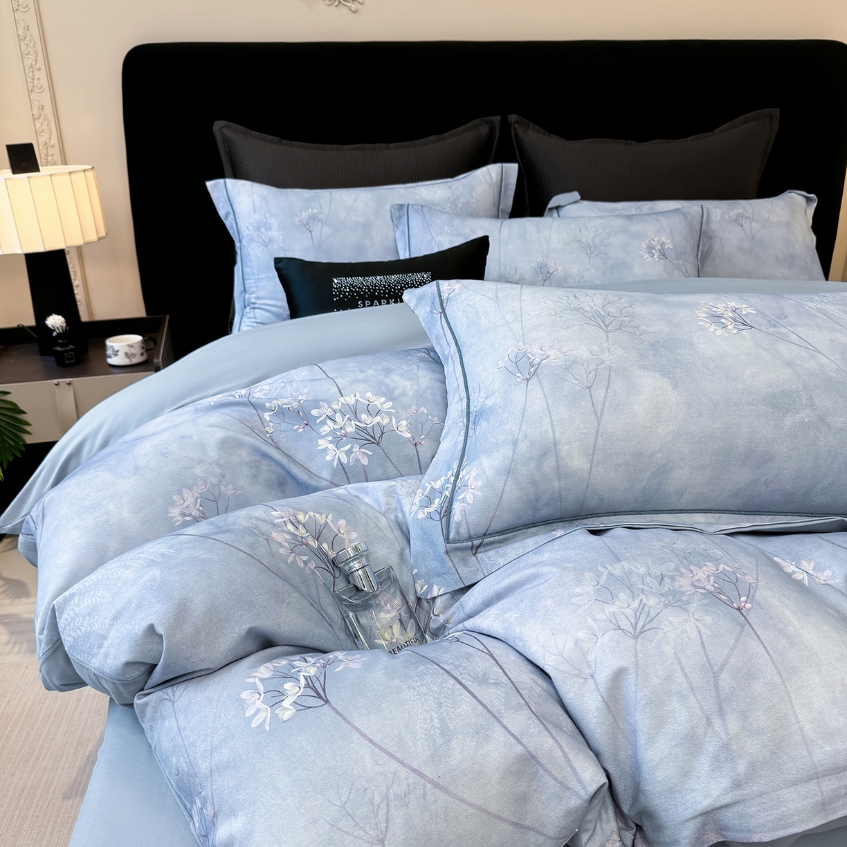 91家纺网 家纺一手货源 找家纺 星座家纺 2025秋冬新款全棉磨毛数码印花四件套 听风冷羽