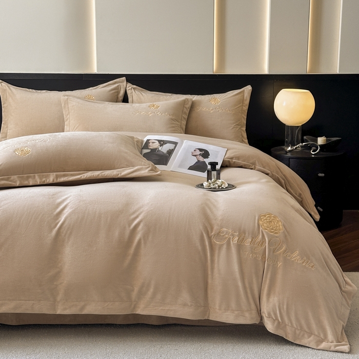 鸿织源2025新款-茶颜系列 宝宝绒宽边四件套 茶颜-香槟咖