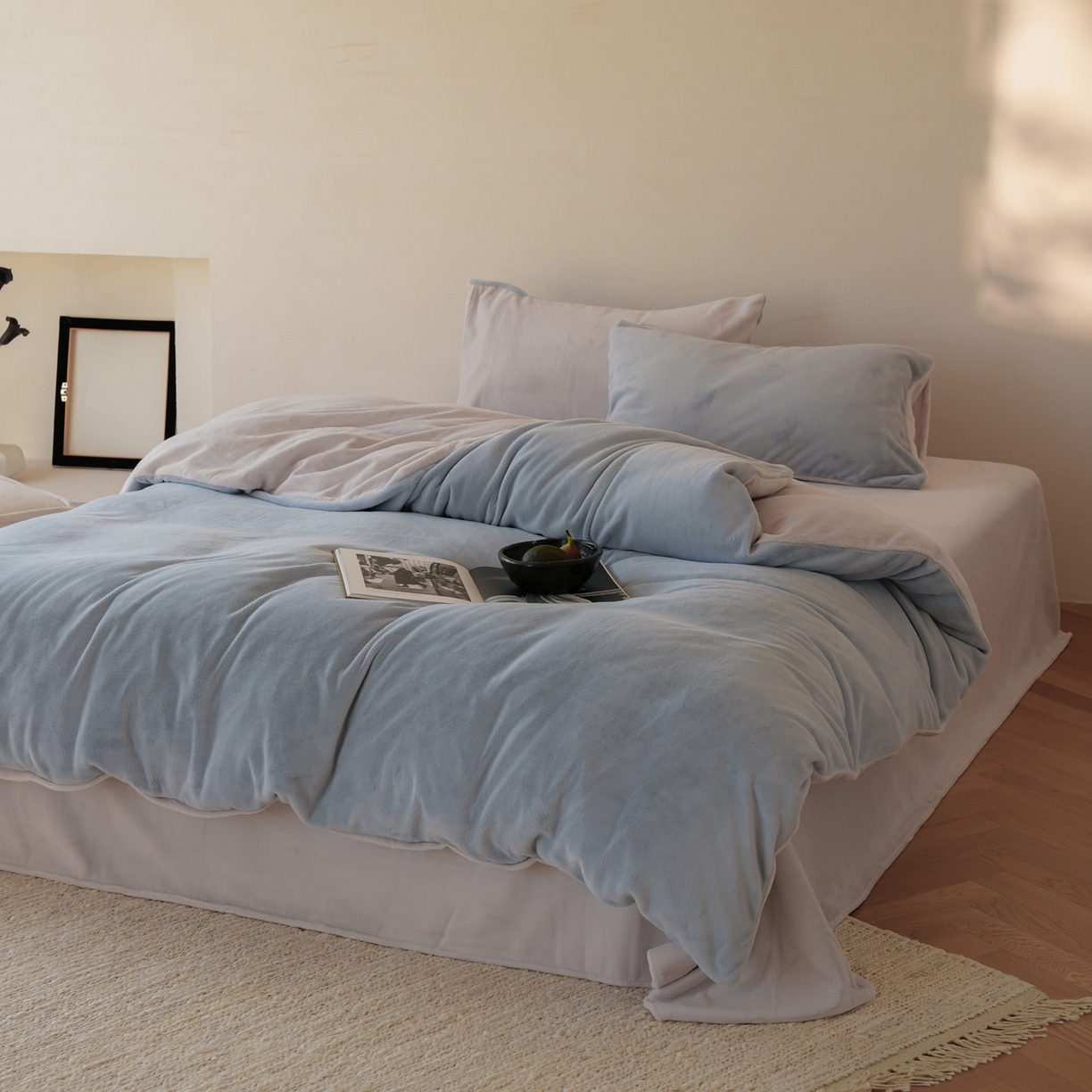 91家纺网 家纺一手货源 找家纺 简纯主义 2025新款撞色牛奶绒那不勒斯系列四件套 浅云蓝