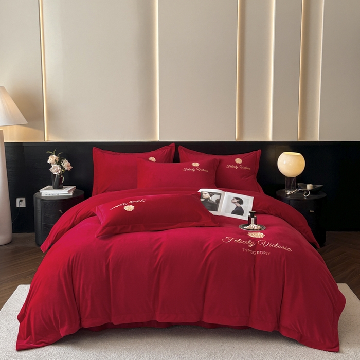 91家纺网 家纺一手货源 找家纺 鸿织源2025新款-茶颜系列 宝宝绒宽边四件套 茶颜-中国红