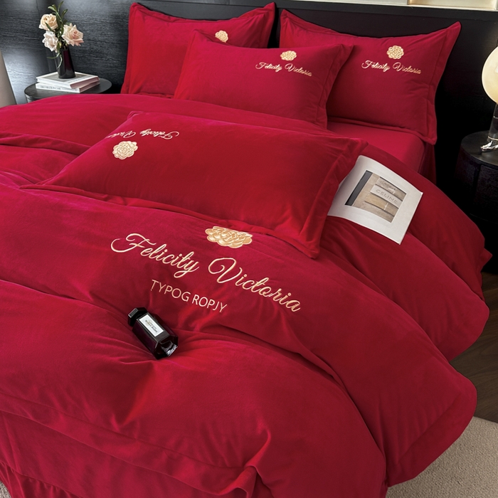 91家纺网 家纺一手货源 找家纺 鸿织源2025新款-茶颜系列 宝宝绒宽边四件套 茶颜-中国红