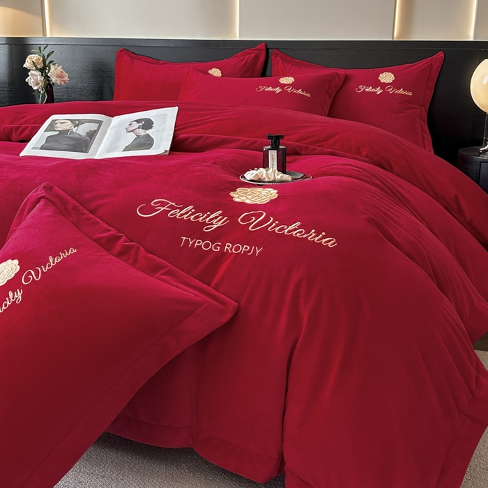 91家纺网 家纺一手货源 找家纺 鸿织源2025新款-茶颜系列 宝宝绒宽边四件套 茶颜-中国红