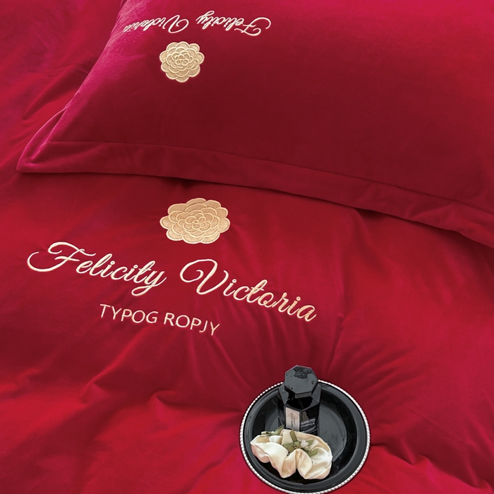 91家纺网 家纺一手货源 找家纺 鸿织源2025新款-茶颜系列 宝宝绒宽边四件套 茶颜-中国红