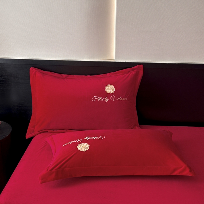 91家纺网 家纺一手货源 找家纺 鸿织源2025新款-茶颜系列 宝宝绒宽边四件套 茶颜-中国红