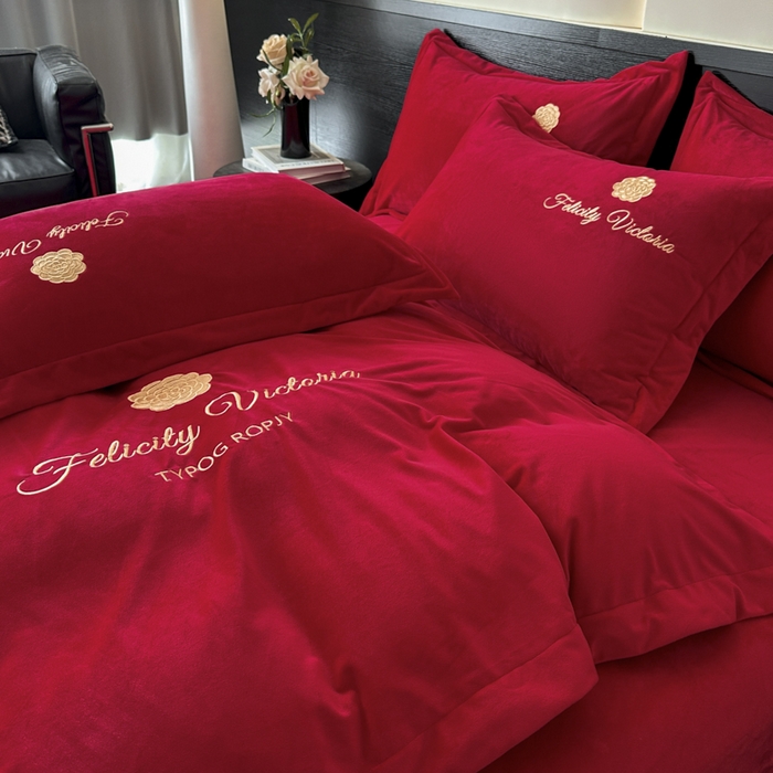 91家纺网 家纺一手货源 找家纺 鸿织源2025新款-茶颜系列 宝宝绒宽边四件套 茶颜-中国红