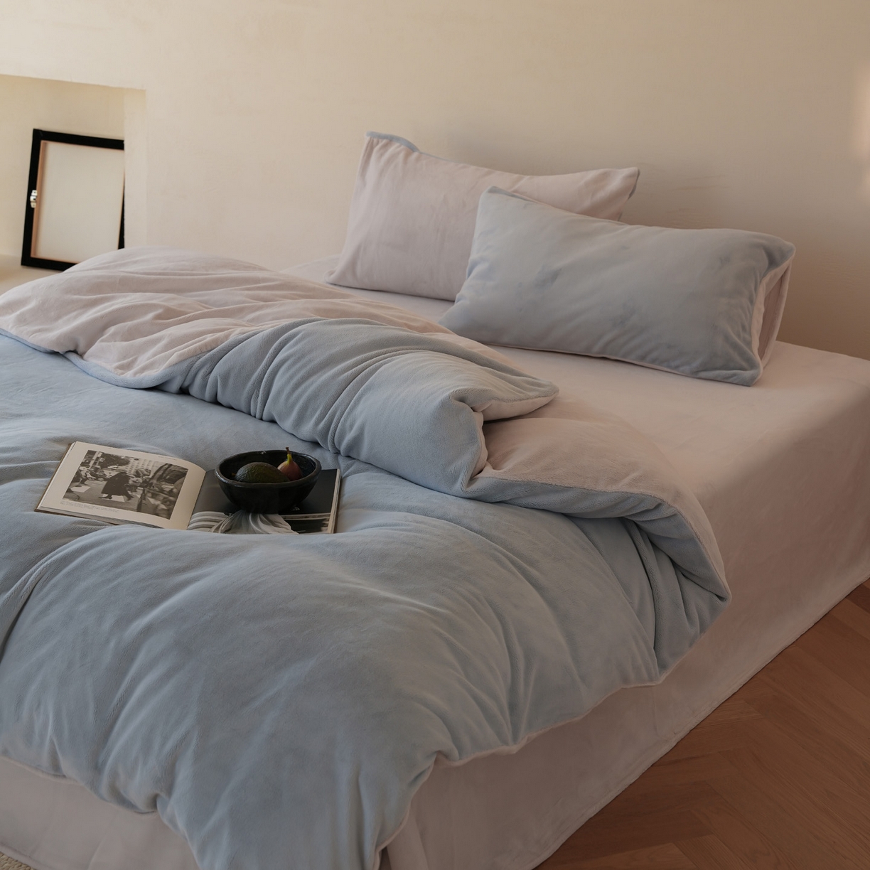 91家纺网 家纺一手货源 找家纺 简纯主义 2025新款撞色牛奶绒那不勒斯系列四件套 浅云蓝